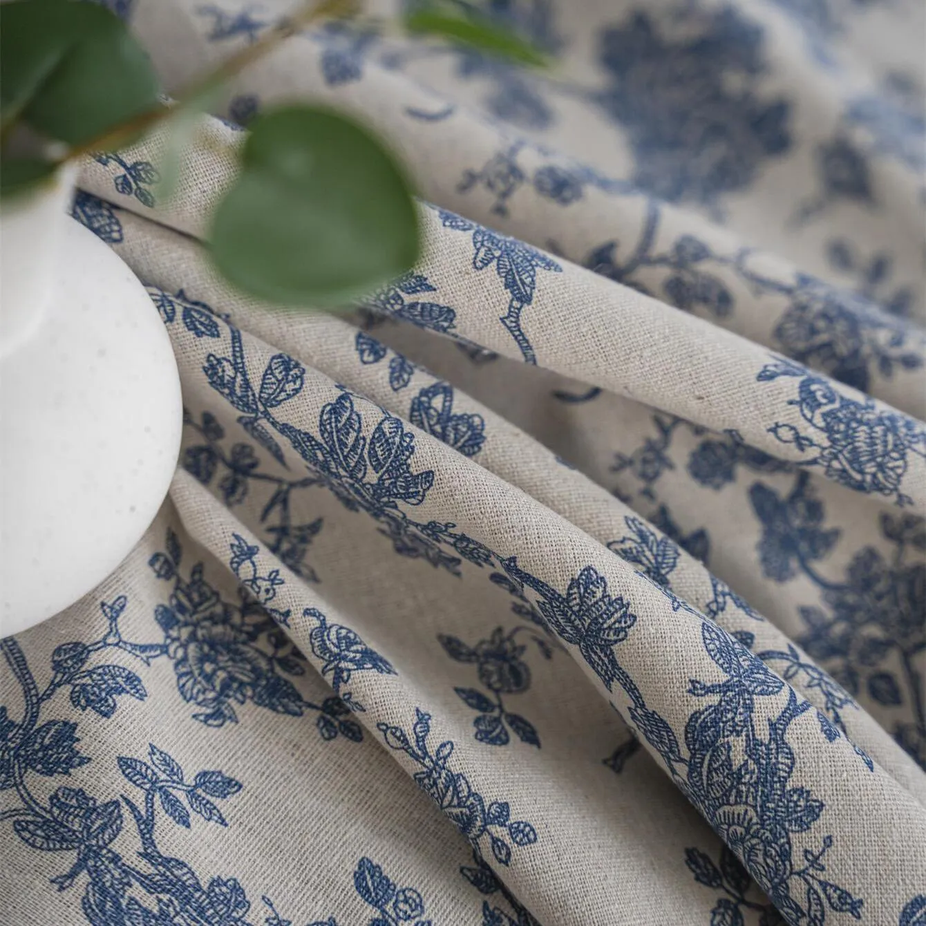1pc Retro-Style Blue Rose Rectangular Tablecloth with Beige Fringe, Perfect for Kitchen Dining, Picnic, Buffet, Holiday Dinner, Party, Banquet, Restaurant, and Wedding Western Food Tables