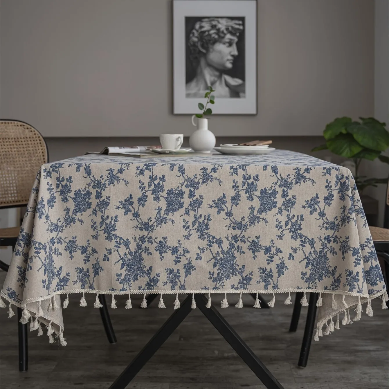 1pc Retro-Style Blue Rose Rectangular Tablecloth with Beige Fringe, Perfect for Kitchen Dining, Picnic, Buffet, Holiday Dinner, Party, Banquet, Restaurant, and Wedding Western Food Tables