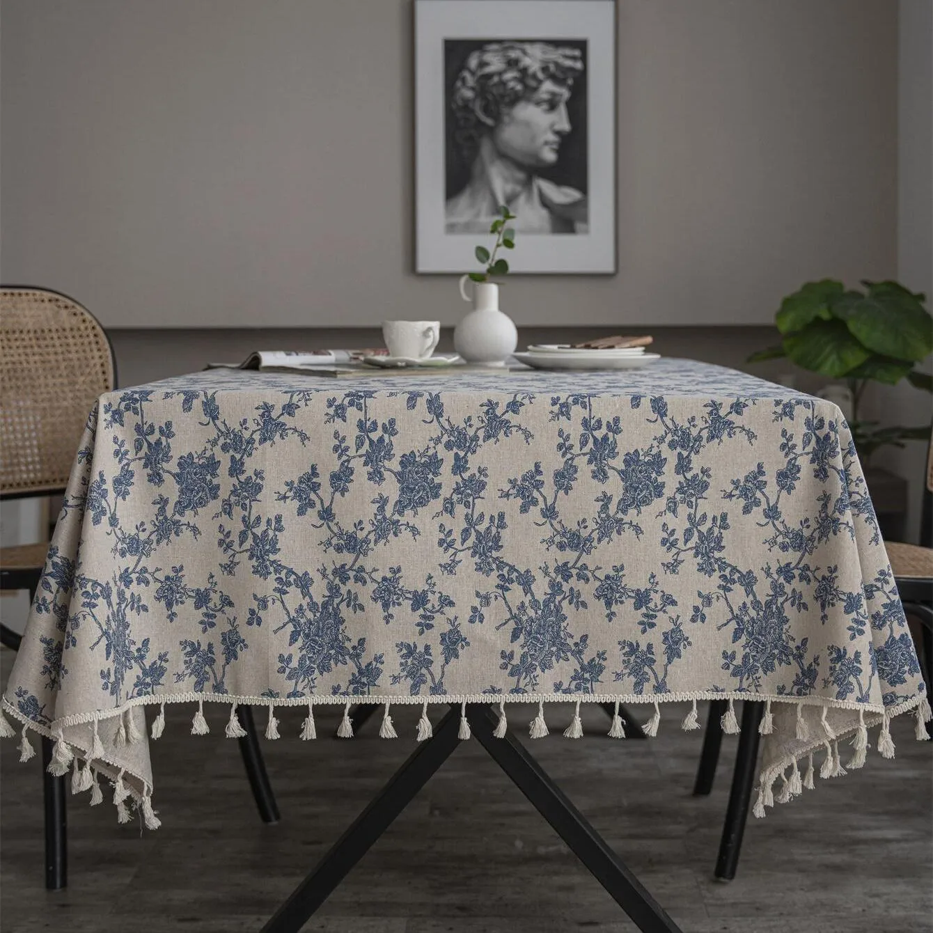 1pc Retro-Style Blue Rose Rectangular Tablecloth with Beige Fringe, Perfect for Kitchen Dining, Picnic, Buffet, Holiday Dinner, Party, Banquet, Restaurant, and Wedding Western Food Tables