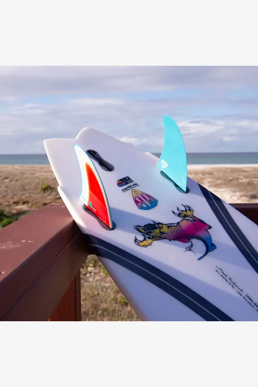 FCS II MR FREERIDE TWIN FINS - BLUE/RED/WHITE