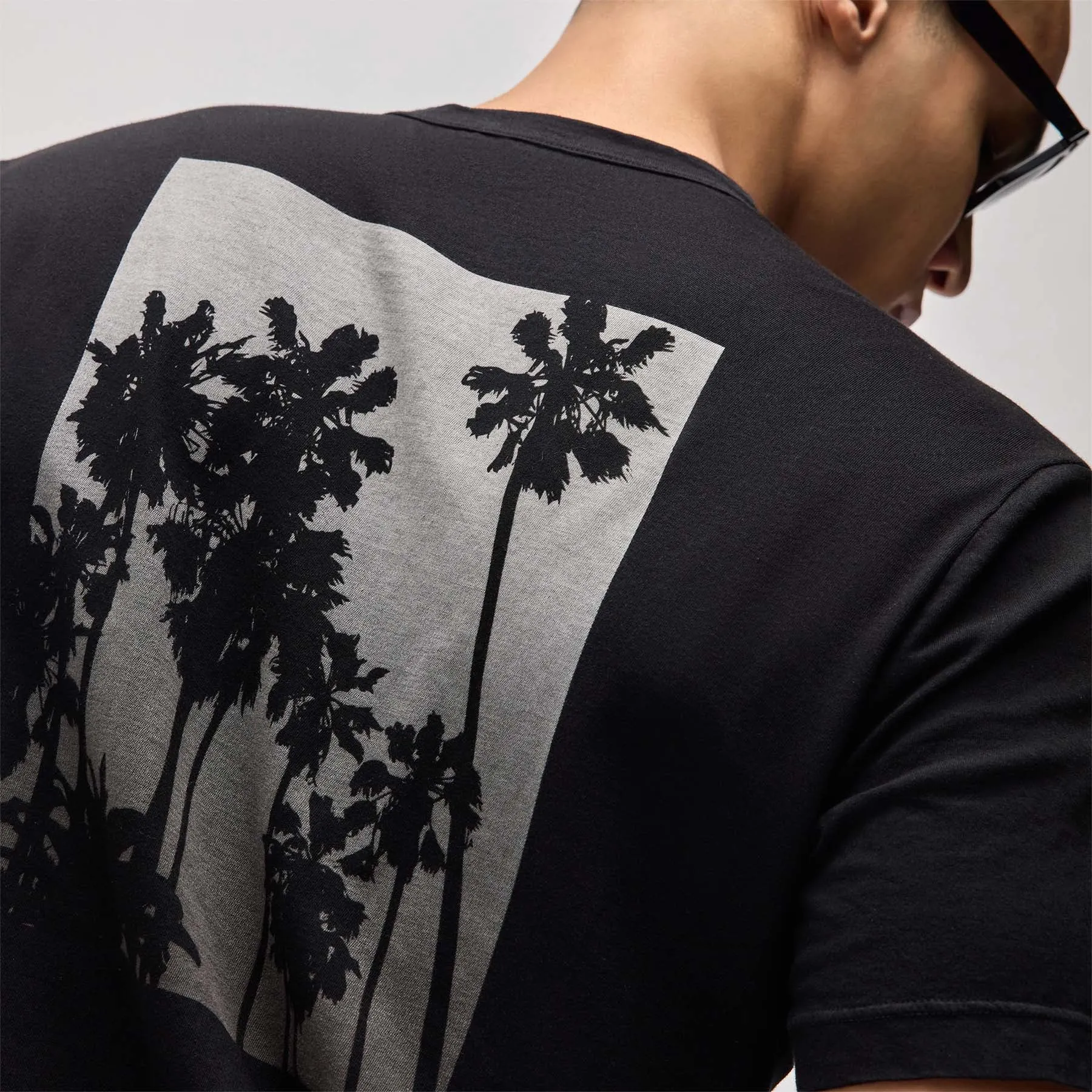 Ombrè Palms Graphic Tee - Black/Grey