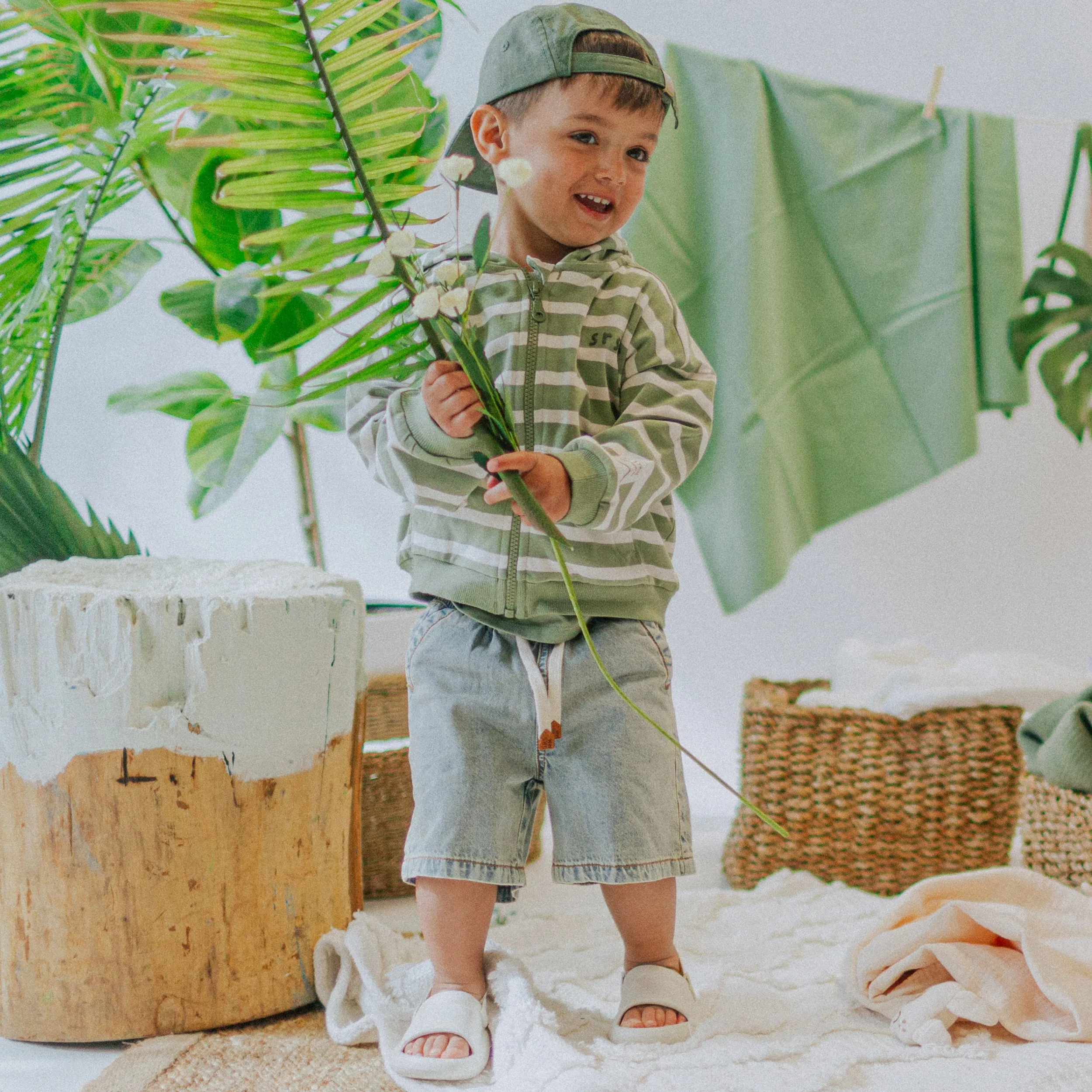 Short en denim de coupe relax, bébé || Denim short in relaxed fit, baby
